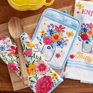 The Pioneer Woman Colorful Floral Kitchen Linen Set